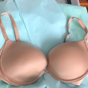 Victoria Secret Plunge Bra 36DD Tan like new